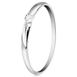 Šperky eshop - Briliantový prsteň v bielom 14K zlate - tenké zárezy na ramenách, číry diamant BT501.76/81 - Veľkosť: 60 mm