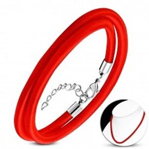 Šperky eshop - Červený náhrdelník obtočený lesklou niťou, nastaviteľná dĺžka, karabínka AA05.05