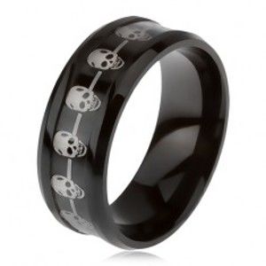 Šperky eshop - Čierny prsteň z ocele 316L, znížený stred s líniou lebiek K4.14 - Veľkosť: 70 mm