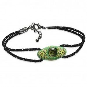 Šperky eshop - Čierny šnúrkový náramok, zelená oválna FIMO korálka, žlté kvety AA21.13/AA37.04 - Dĺžka: 210 mm