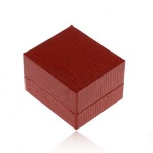 Šperky eshop - Darčeková krabička na náušnice, koženkový povrch tmavočervenej farby, ryhy Y49.14