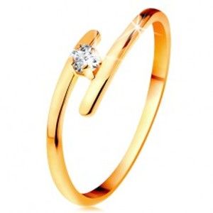 Šperky eshop - Diamantový prsteň v žltom 14K zlate - žiarivý číry briliant, tenké predĺžené ramená BT178.39/46 - Veľkosť: 58 mm