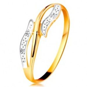 Šperky eshop - Diamantový prsteň zo 14K zlata, zvlnené dvojfarebné ramená, tri číre diamanty BT180.11/17 - Veľkosť: 52 mm