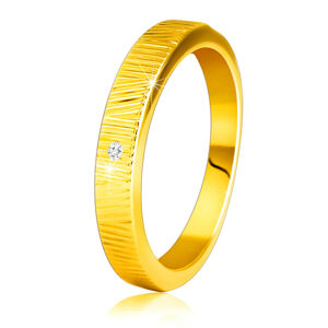 Diamantový prsteň zo žltého 14K zlata - jemné ozdobné zárezy, číry briliant, 1,5 mm - Veľkosť: 52 mm