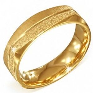 Šperky eshop - Hranatý oceľový prsteň zlatej farby - pieskovaný a saténový pás BB5.2 - Veľkosť: 62 mm