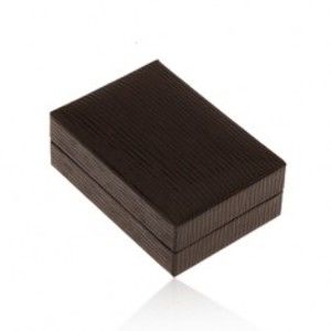 Šperky eshop - Lesklá koženková krabička na náušnice, povrch hnedej farby so zárezmi Y49.15