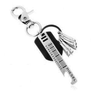 Šperky eshop - Lesklá tmavosivá kľúčenka s otváračom uzáverov a čiernym koženým pásom Z39.2