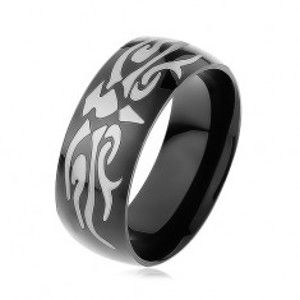 Lesklý oceľový prsteň čiernej farby, šedý motív tribal, hladký povrch - Veľkosť: 64 mm