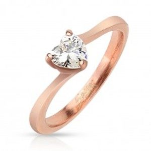 Šperky eshop - Lesklý oceľový prsteň medenej farby, číre zirkónové srdiečko HH16.14 - Veľkosť: 57 mm