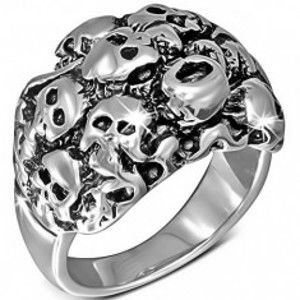 Šperky eshop - Lesklý oceľový prsteň striebornej farby - zhluk lebiek BB6.5 - Veľkosť: 62 mm
