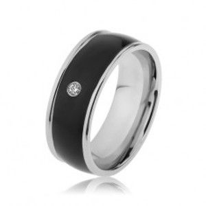 Šperky eshop - Lesklý oceľový prsteň striebornej farby, čierny vypuklý pás s čírym zirkónom SP62.29 - Veľkosť: 70 mm