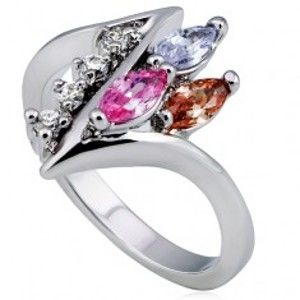 Šperky eshop - Lesklý prsteň, ostrá zatočená línia s čírymi a farebnými zirkónmi L10.04 - Veľkosť: 53 mm