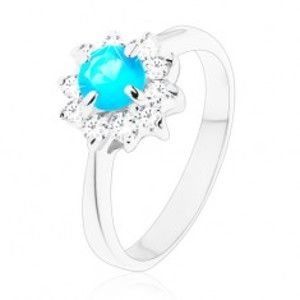 Šperky eshop - Lesklý prsteň s úzkymi hladkými ramenami, zirkónový kvet modrej a čírej farby V12.07 - Veľkosť: 54 mm