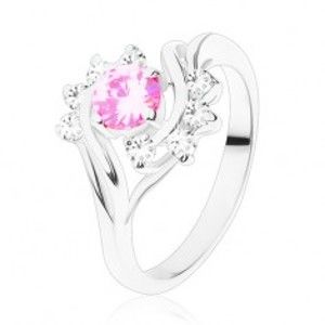 Šperky eshop - Lesklý prsteň s úzkymi ramenami v striebornej farbe, ružový zirkón, číry oblúk V09.12 - Veľkosť: 51 mm