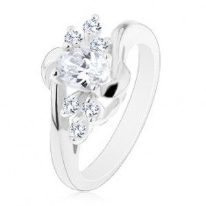 Šperky eshop - Lesklý prsteň so zahnutými ramenami, číry ovál, ligotavé číre zirkóniky, oblúčiky AC17.27 - Veľkosť: 49 mm