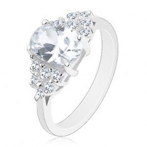 Šperky eshop - Lesklý prsteň so zúženými ramenami, brúsené zirkóny v transparentnej farbe V14.30 - Veľkosť: 49 mm