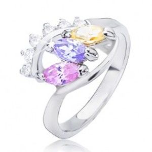 Šperky eshop - Lesklý prsteň striebornej farby - elipsa s farebnými zirkónmi L12.01 - Veľkosť: 55 mm