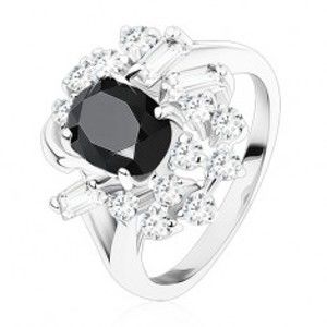 Šperky eshop - Lesklý prsteň striebornej farby, čierny oválny zirkón, okrúhle a obdĺžnikové zirkóniky S14.02 - Veľkosť: 49 mm