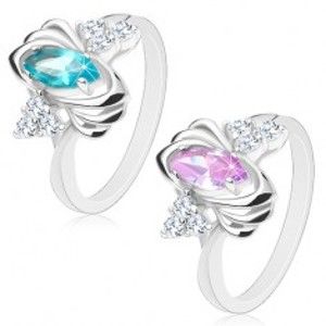 Šperky eshop - Lesklý prsteň striebornej farby, farebné zrnko, trojice čírych zirkónikov, oblúčiky V12.19 - Veľkosť: 52 mm, Farba: Svetlofialová