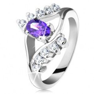 Šperky eshop - Lesklý prsteň v striebornom odtieni s fialovým oválnym zirkónom, číra línia G10.29 - Veľkosť: 49 mm