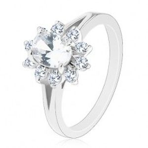 Šperky eshop - Lesklý prsteň v striebornom odtieni, zirkónový oválny kvietok čírej farby AC16.02 - Veľkosť: 51 mm
