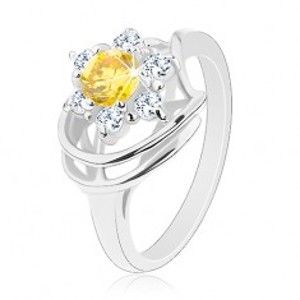 Šperky eshop - Lesklý prsteň v striebornom odtieni, žlto-číry zirkónový kvet, oblúčiky AC14.02 - Veľkosť: 50 mm