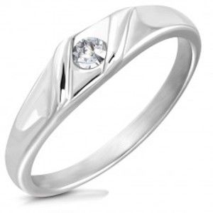 Šperky eshop - Lesklý prsteň z chirurgickej ocele - ligotavý okrúhly zirkón, dve zvlnené línie J08.04 - Veľkosť: 60 mm