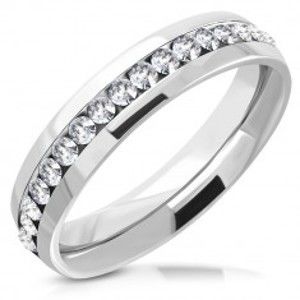 Šperky eshop - Lesklý prsteň z chirurgickej ocele s trblietavým zirkónovým pásom uprostred D12.7 - Veľkosť: 59 mm