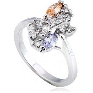 Šperky eshop - Lesklý prsteň z kovu - strieborná farba, kvet, farebné zirkóny v diagonále L10.09 - Veľkosť: 59 mm