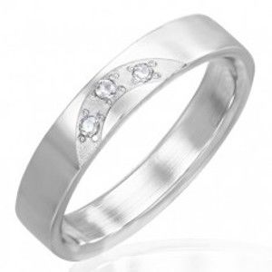 Šperky eshop - Lesklý prsteň z ocele - tri vsadené číre zirkóny F9.2 - Veľkosť: 57 mm