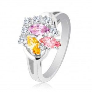 Šperky eshop - Ligotavý prsteň, farebné zirkónové zrnká a okrúhle číre zirkóniky, lesklé ramená R26.17 - Veľkosť: 53 mm