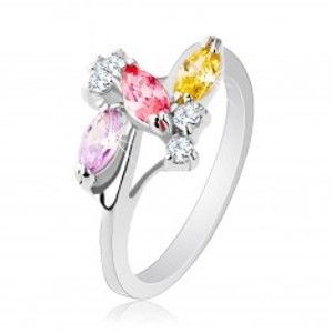 Šperky eshop - Ligotavý prsteň s lesklými ramenami, strieborná farba, číre a farebné zirkóny R26.14 - Veľkosť: 54 mm