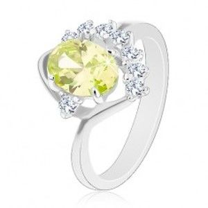 Šperky eshop - Ligotavý prsteň s ohnutným ramenom, oválny zirkón v zelenom odtieni, číry oblúk G15.30 - Veľkosť: 59 mm
