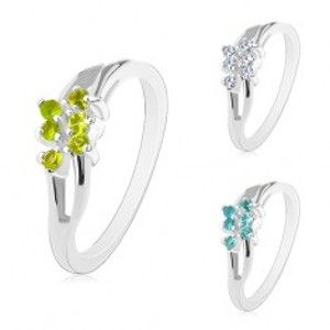 Šperky eshop - Ligotavý prsteň s rozdelenými zvlnenými ramenami, okrúhle zirkóniky R44.23 - Veľkosť: 57 mm, Farba: Zelená