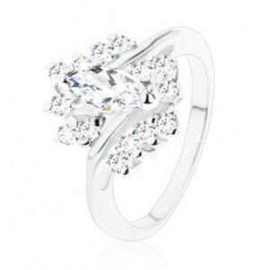 Šperky eshop - Ligotavý prsteň s úzkymi ramenami, kolmé zrno a zirkóny s čírym odtieňom V07.01 - Veľkosť: 61 mm