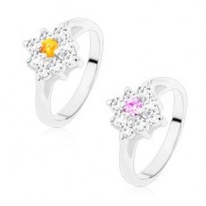 Šperky eshop - Ligotavý prsteň so zúženými ramenami, číry štvorček s farebným stredom S11.20 - Veľkosť: 49 mm, Farba: Svetlofialová