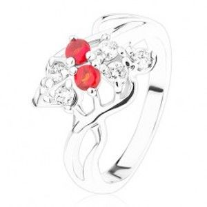 Šperky eshop - Ligotavý prsteň, strieborná farba, mašľa z čírych a červených zirkónov R41.18 - Veľkosť: 53 mm