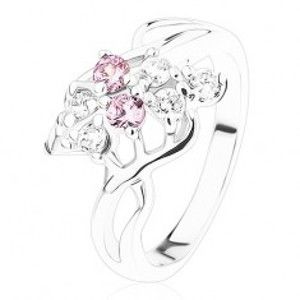 Šperky eshop - Ligotavý prsteň, strieborná farba, mašlička z ružových a čírych zirkónov R39.1 - Veľkosť: 50 mm