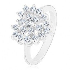 Šperky eshop - Ligotavý prsteň striebornej farby, číre zirkónové srdce, lesklé ramená R42.14 - Veľkosť: 55 mm