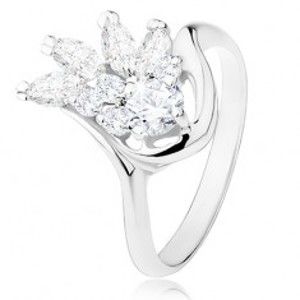 Šperky eshop - Ligotavý prsteň striebornej farby, lesklé hladké ramená, číry zirkónový vejár R41.16 - Veľkosť: 49 mm