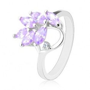 Šperky eshop - Ligotavý prsteň striebornej farby, vetvička so svetlofialovými zrnkami R31.23 - Veľkosť: 54 mm