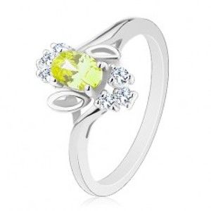 Šperky eshop - Ligotavý prsteň, svetlozelený oválny zirkón, lístočky, číre zirkóniky R30.10 - Veľkosť: 61 mm