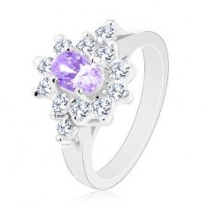 Šperky eshop - Ligotavý prsteň v striebornej farbe, brúsený svetlofialový ovál, číre zirkóniky G02.23 - Veľkosť: 57 mm