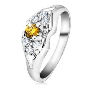 Šperky eshop - Ligotavý prsteň v striebornej farbe, rozdelené ramená, žlto-číre zirkóny G11.28 - Veľkosť: 54 mm