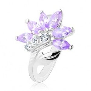 Šperky eshop - Ligotavý prsteň v striebornej farbe, svetlofialový kvet, lesklý list R32.24 - Veľkosť: 48 mm