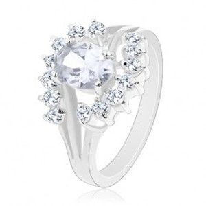 Šperky eshop - Ligotavý prsteň v striebornom odtieni, číre oblúčiky, zirkónový ovál G01.30 - Veľkosť: 60 mm