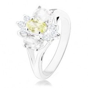 Šperky eshop - Ligotavý prsteň v striebornom odtieni, rozdelené ramená, žlto-číry kvet R33.28 - Veľkosť: 55 mm