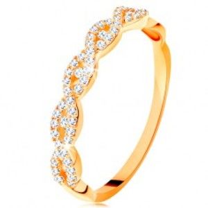 Šperky eshop - Ligotavý prsteň zo žltého 14K zlata - rozdelené prepletené ramená, zirkóny GG131.04/42/46 - Veľkosť: 49 mm