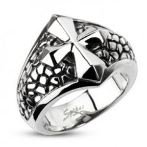 Šperky eshop - Mohutnejší oceľový prsteň - kríž na podklade so vzorom prasklín E1.9 - Veľkosť: 67 mm