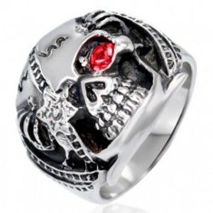 Šperky eshop - Mohutný prsteň z ocele - lebka bojovníka s červeným zirkónom, patina E5.6 - Veľkosť: 60 mm